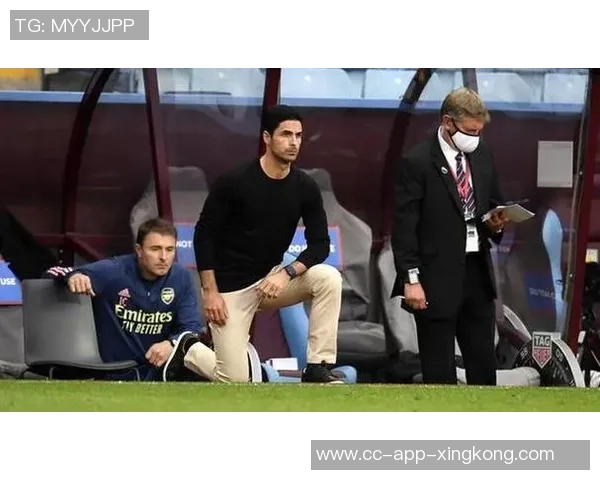 克里斯托弗诺兰现身酋长球场身披阿森纳围巾引发球迷热议