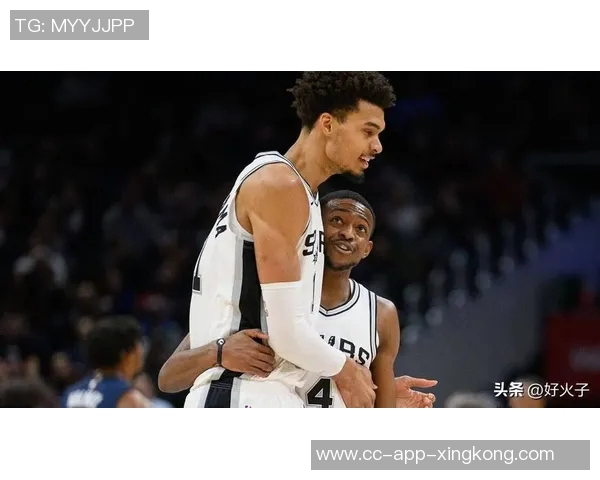 福克斯称赞文班亚马是顶尖球员强调团队合作的重要性